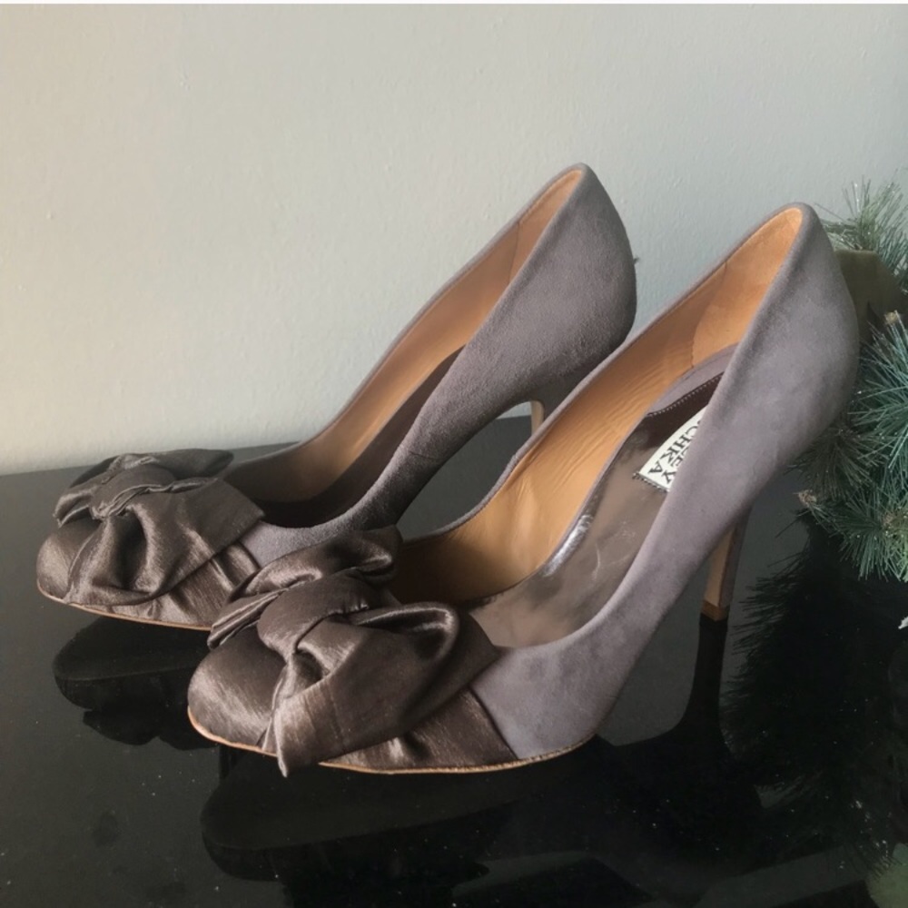 Badgley Mischka Sydney Suede Pumps | Satin Bow